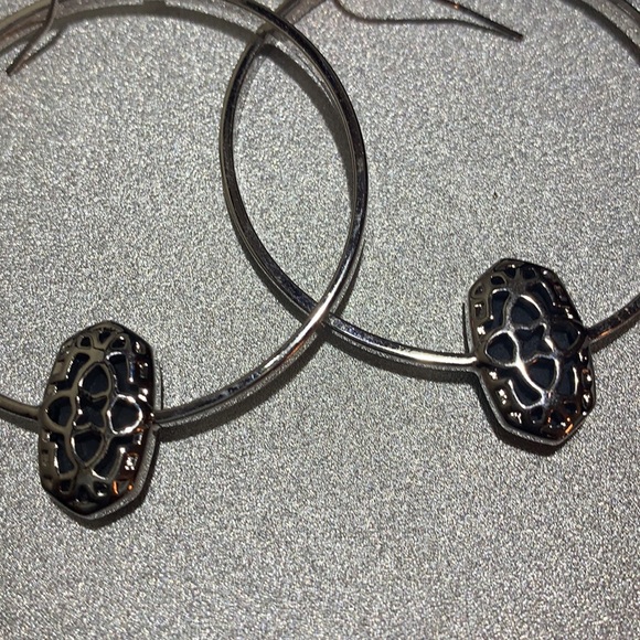 Kendra Scott Elora Hoop Drop Earrings - Picture 9 of 9